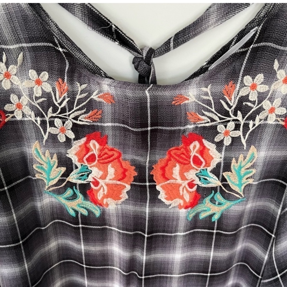 THML Anthropologie plaid pattern floral embroidered short butterfly sleeves top - Picture 2 of 8